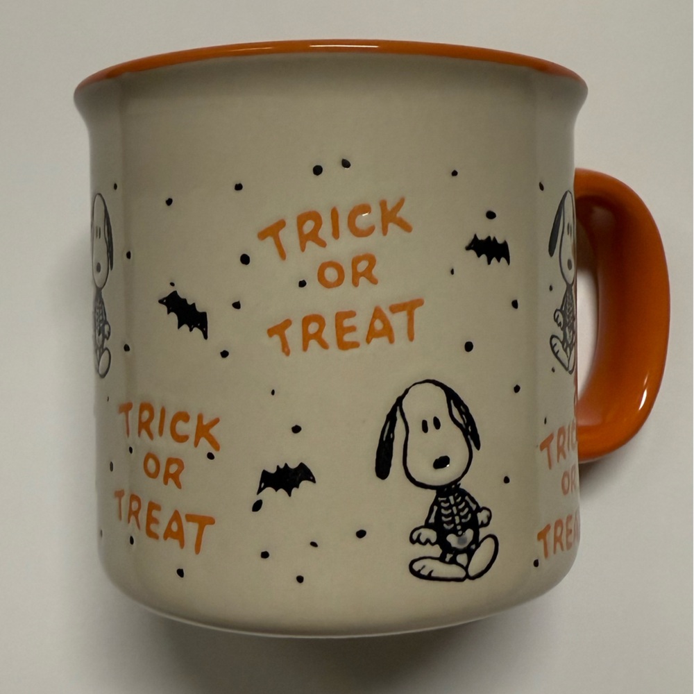 Halloween Trick or Treat Snoopy Mug